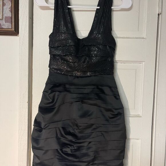 Express sequins detail black dress - Picture 9 of 10